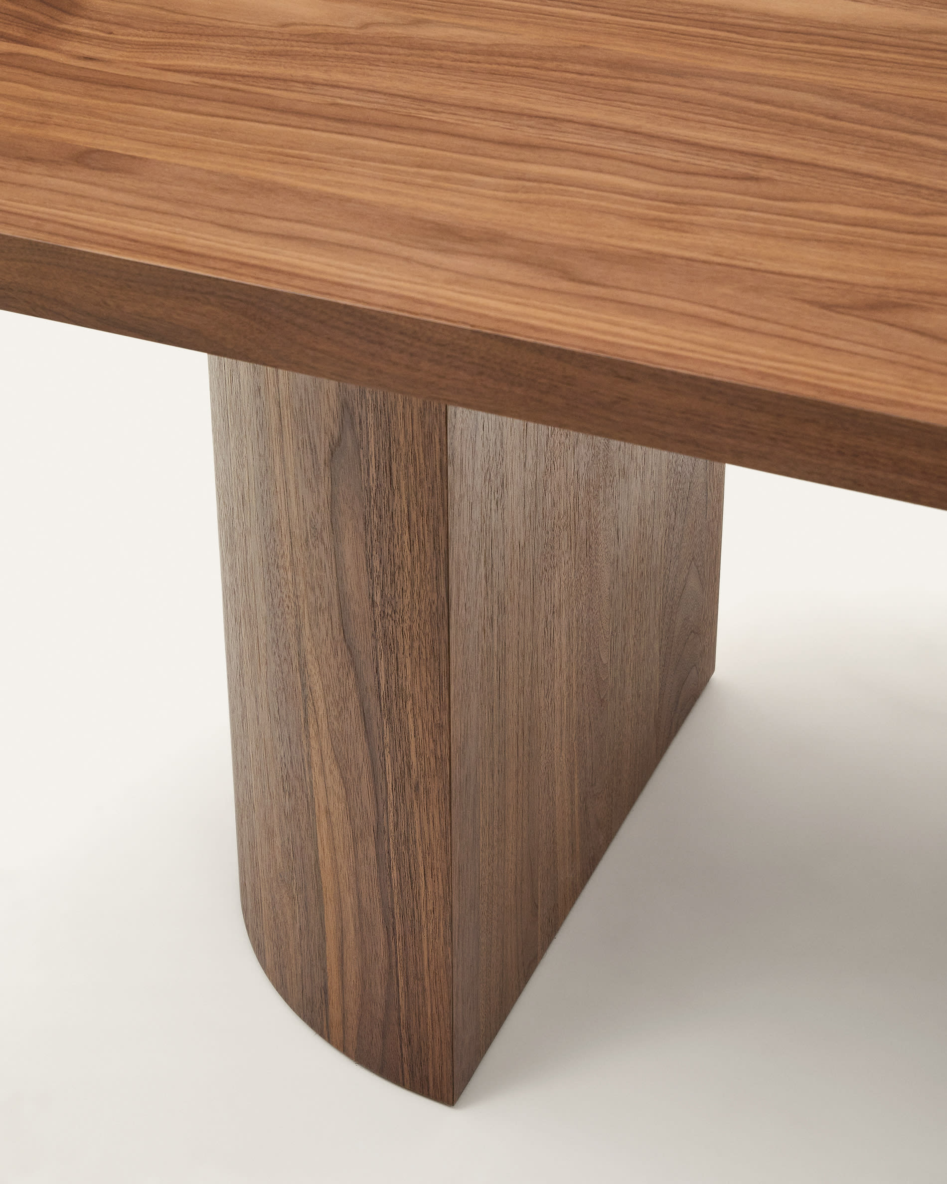 KAVE HOME NEALY dining table