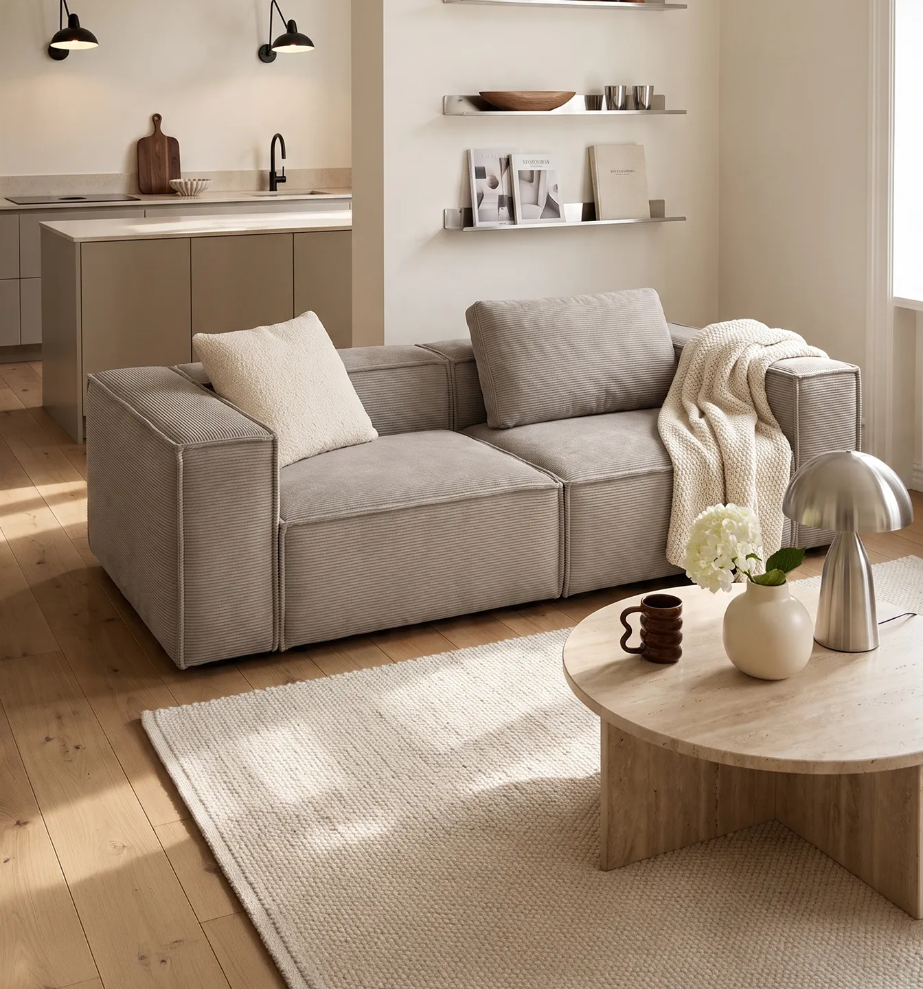Großzügiger Wohnraum mit FREJA als Wohnlandschaft mit Longchair