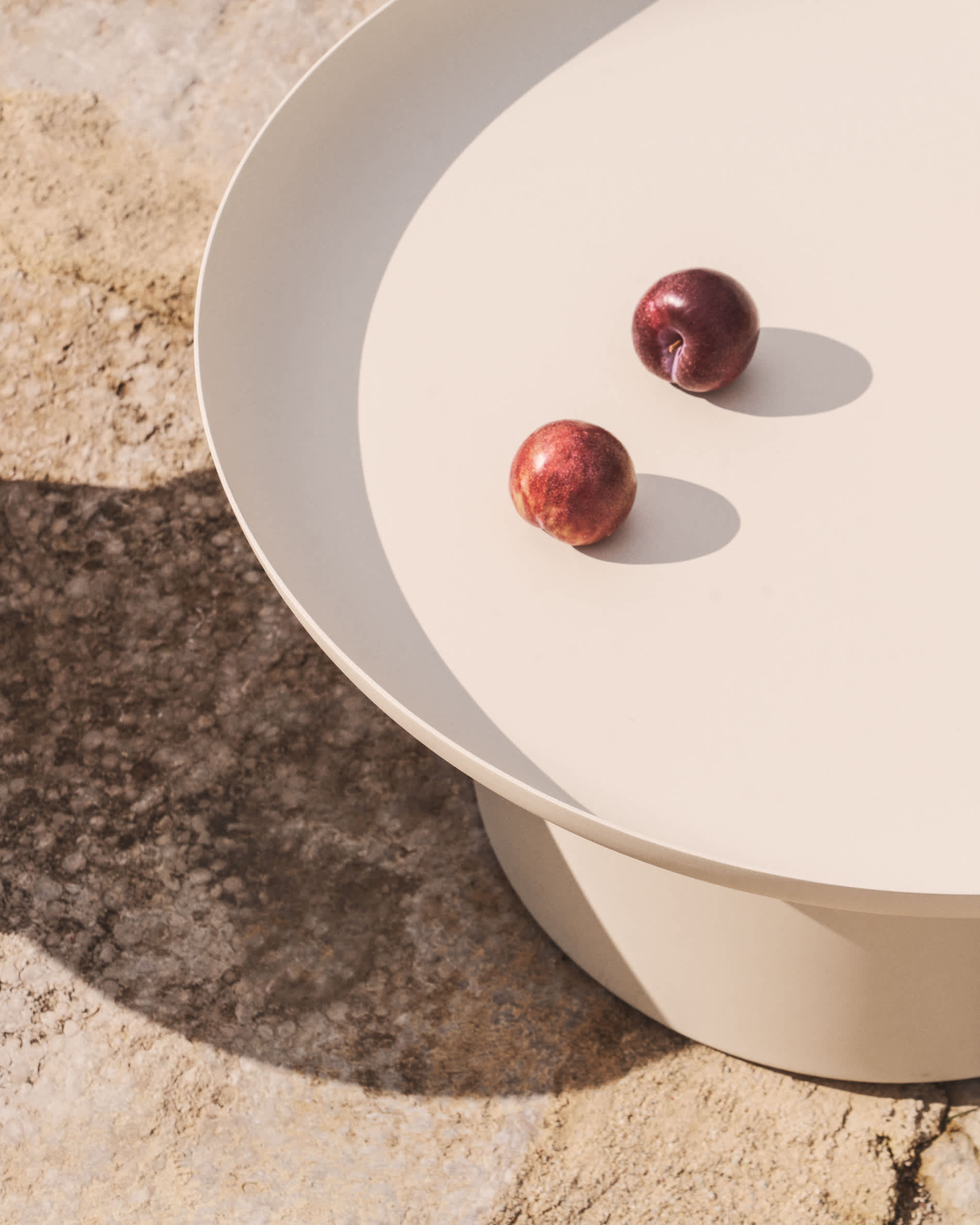 KAVE HOME Coffee table Outdoor ARCOLA