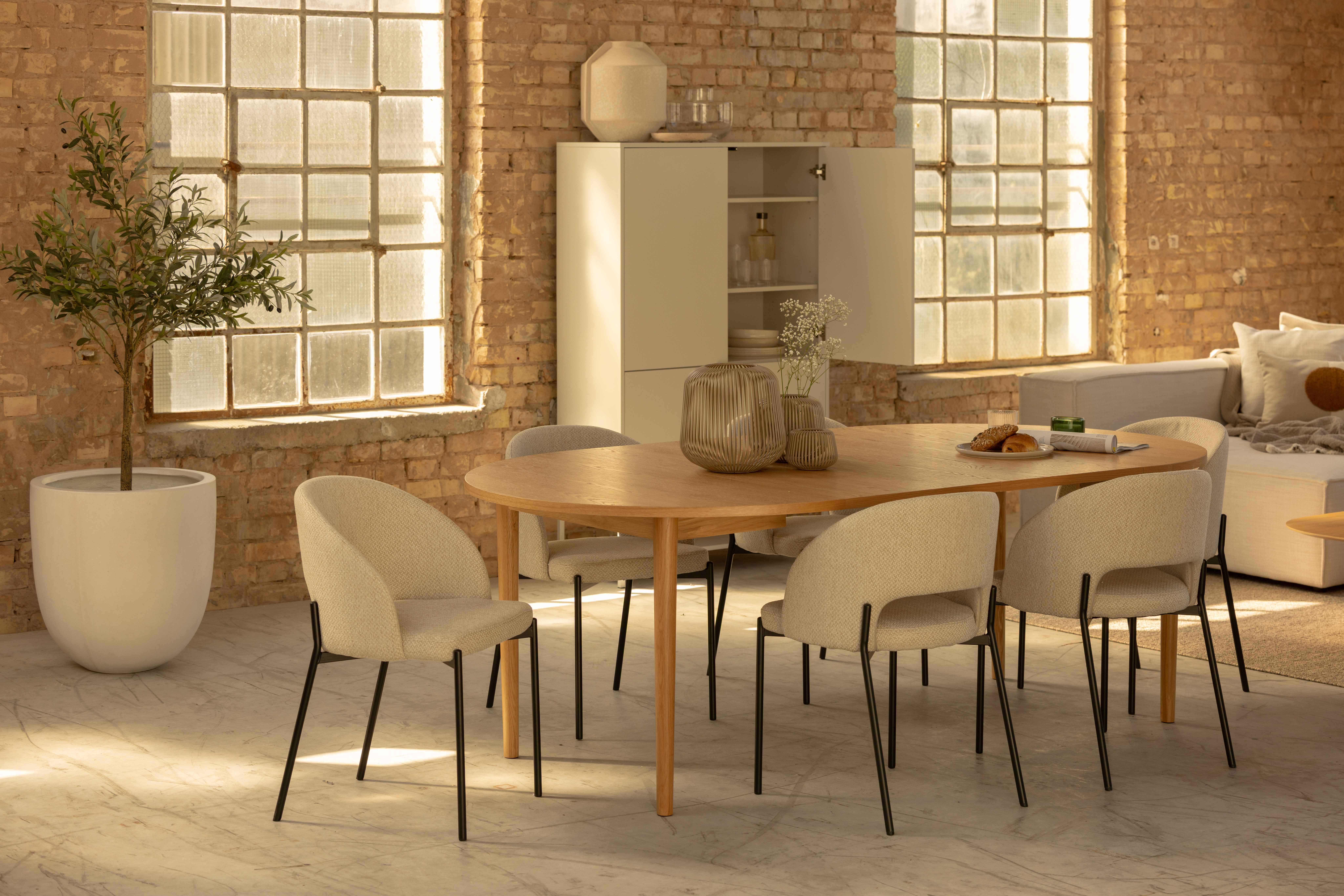 FAEE STEMINIG dining table