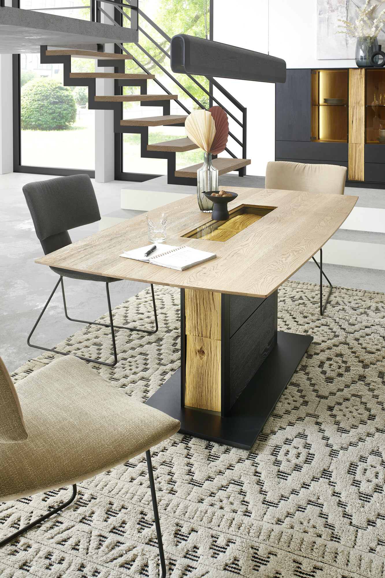HARTMANN Kilva dining table
