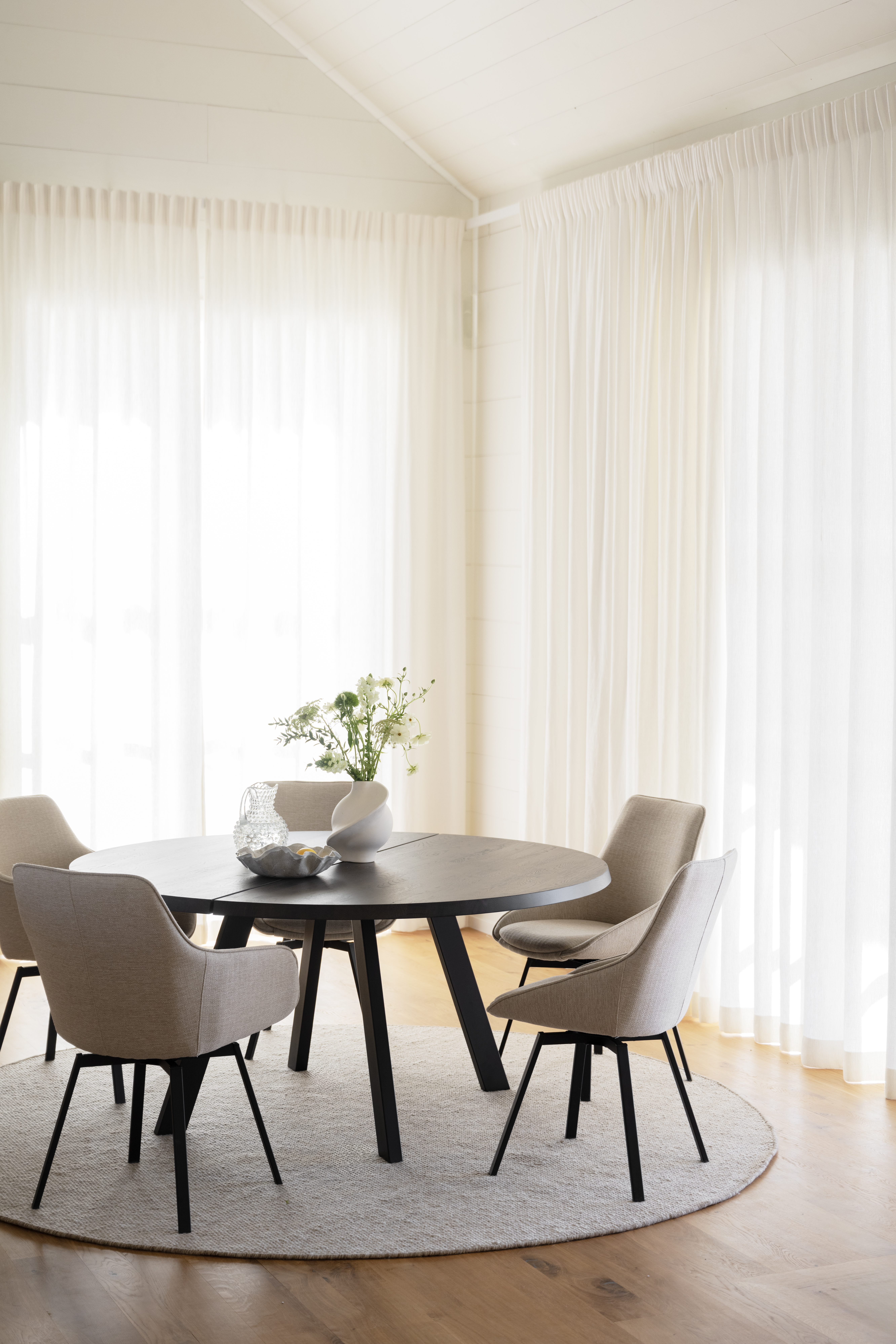 Rowico dining table FRED
