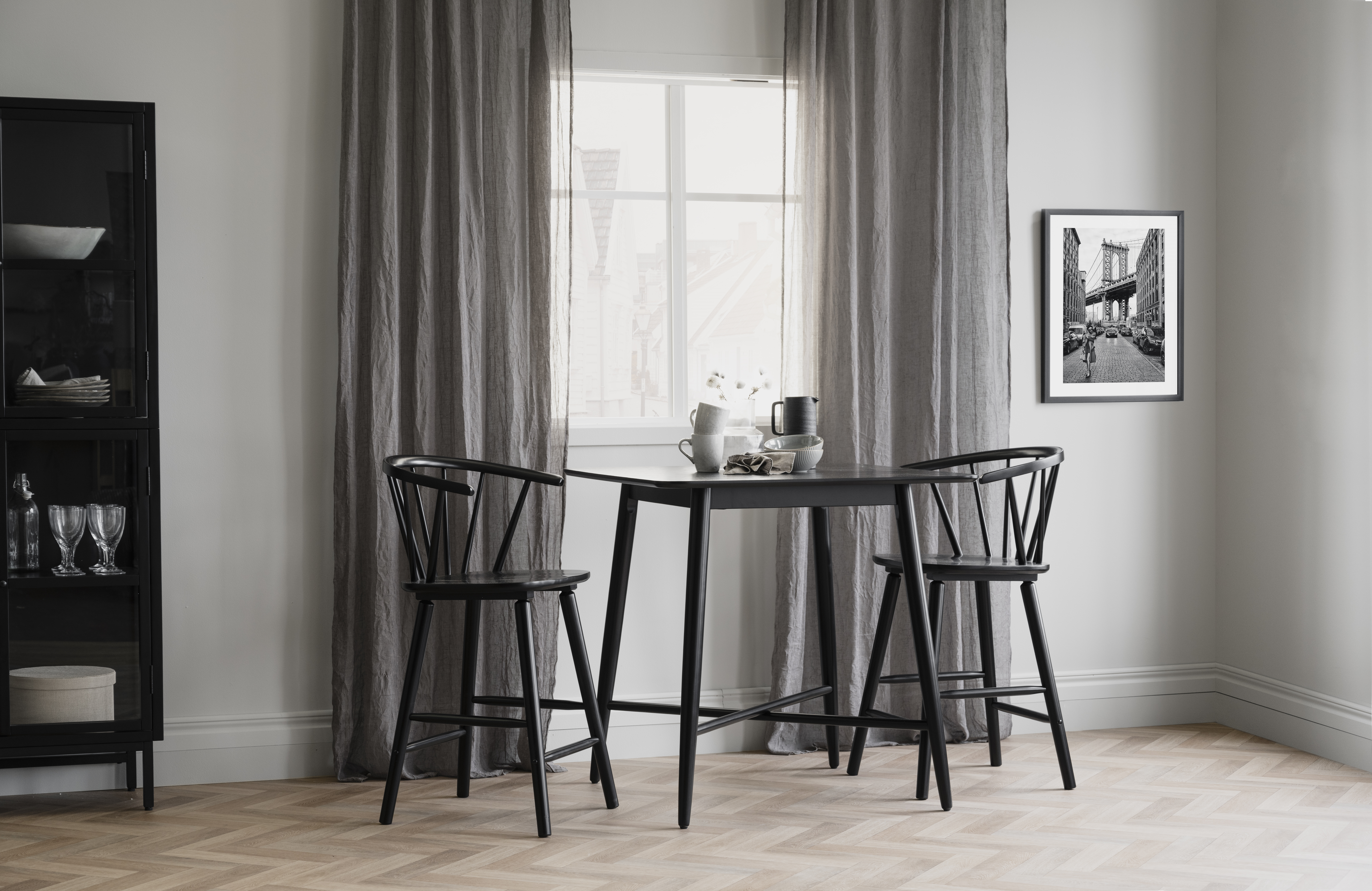 Rowico bar table LOTTA