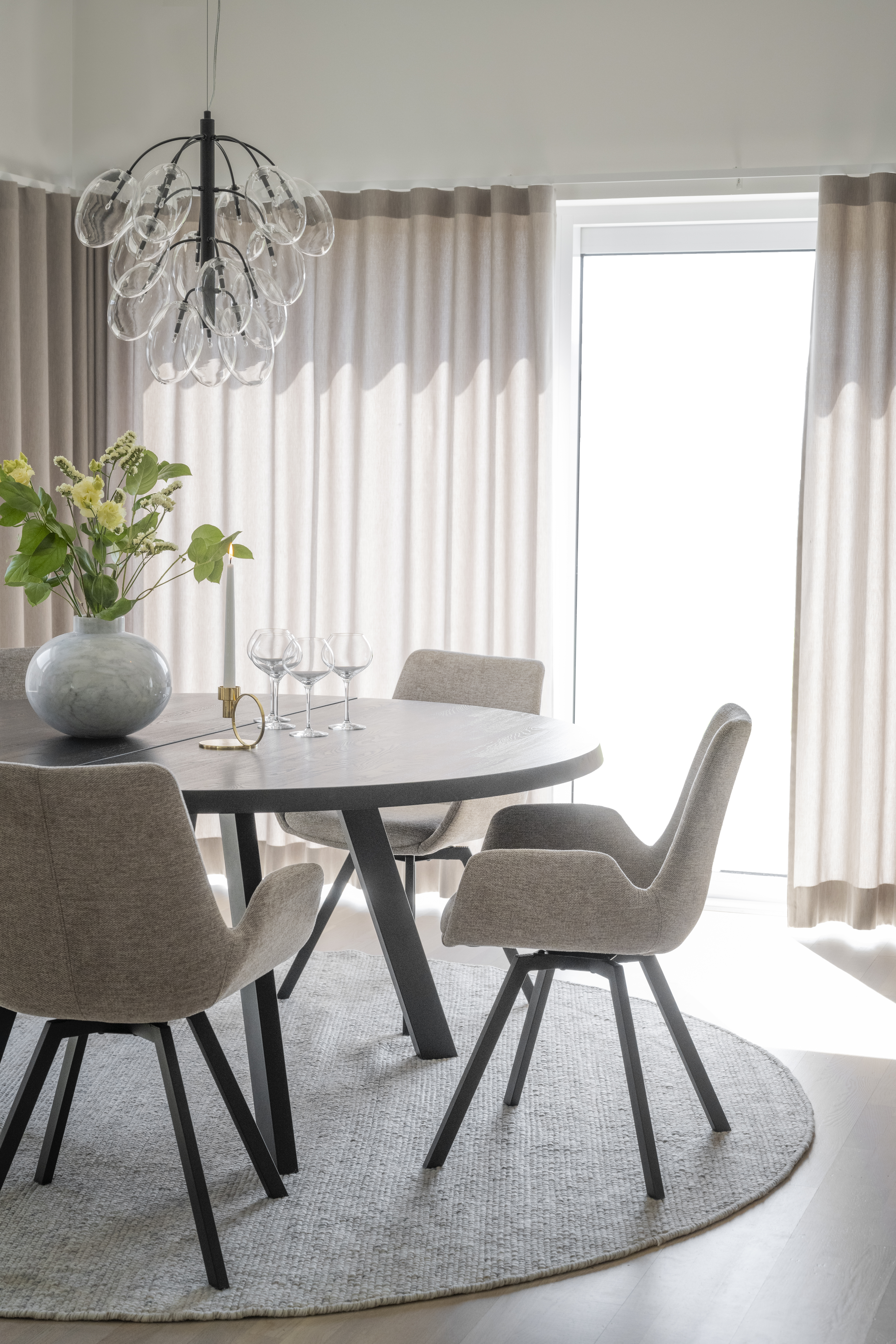 Rowico dining table FRED