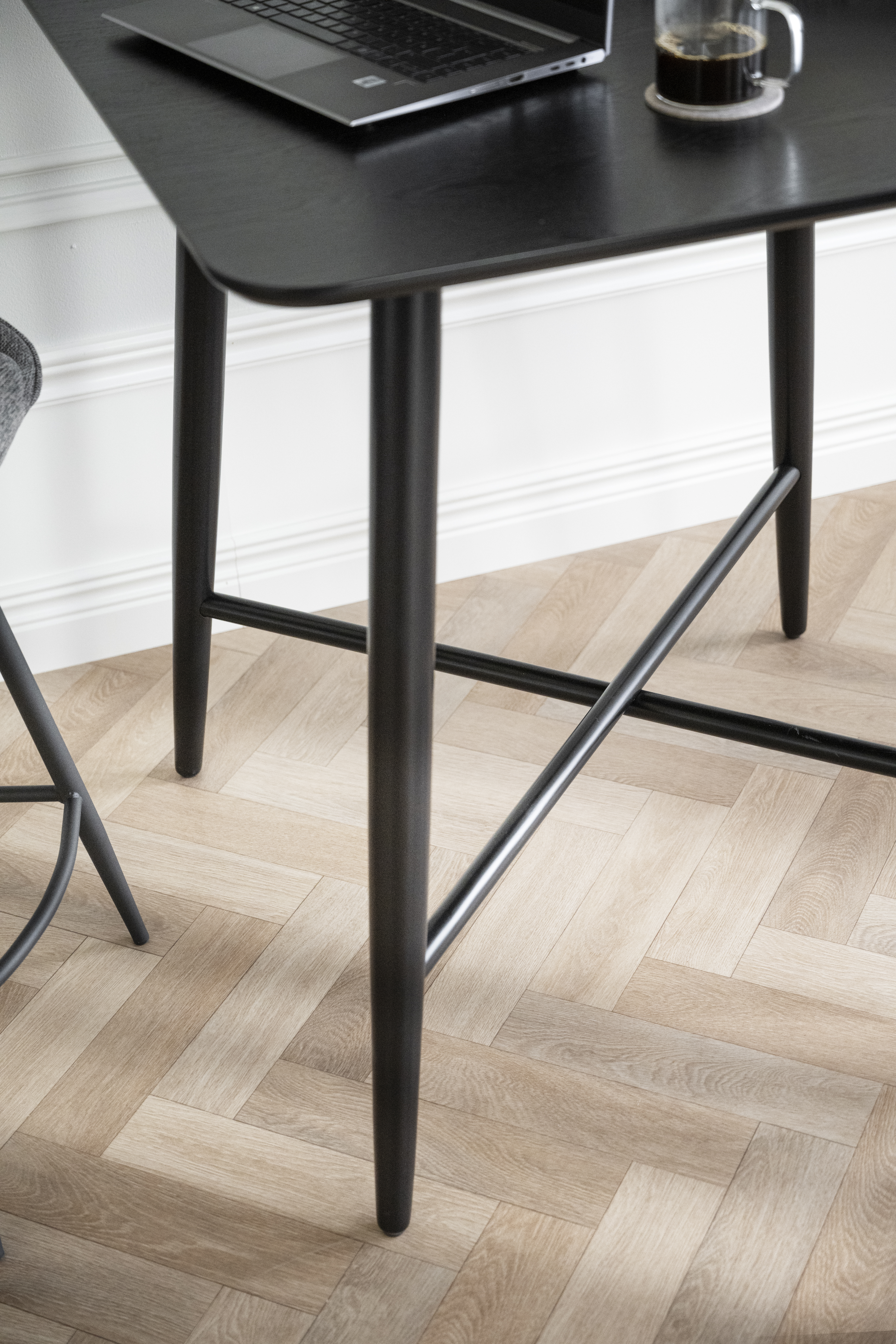 Rowico bar table LOTTA