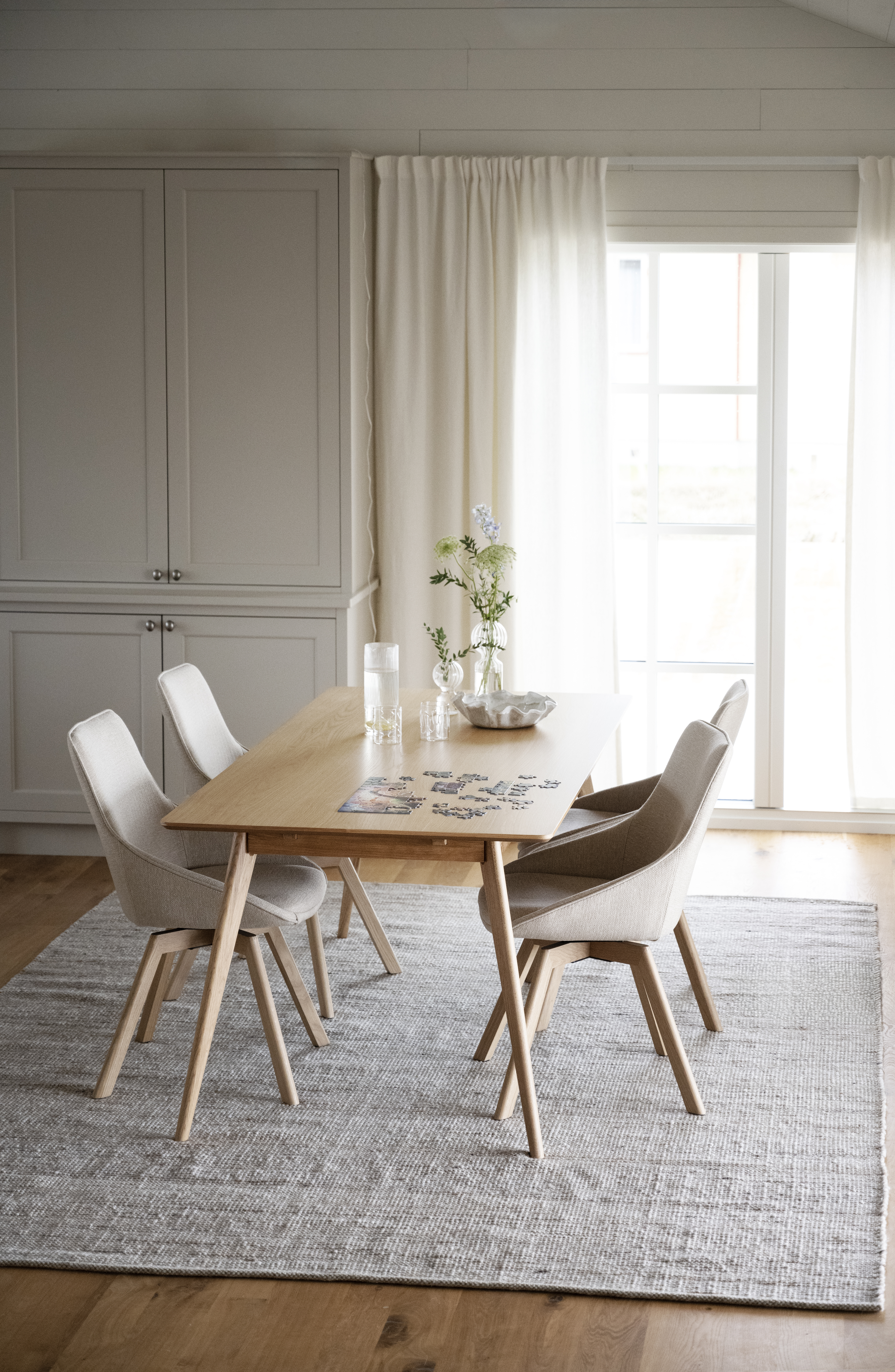 Rowico dining table YUMI