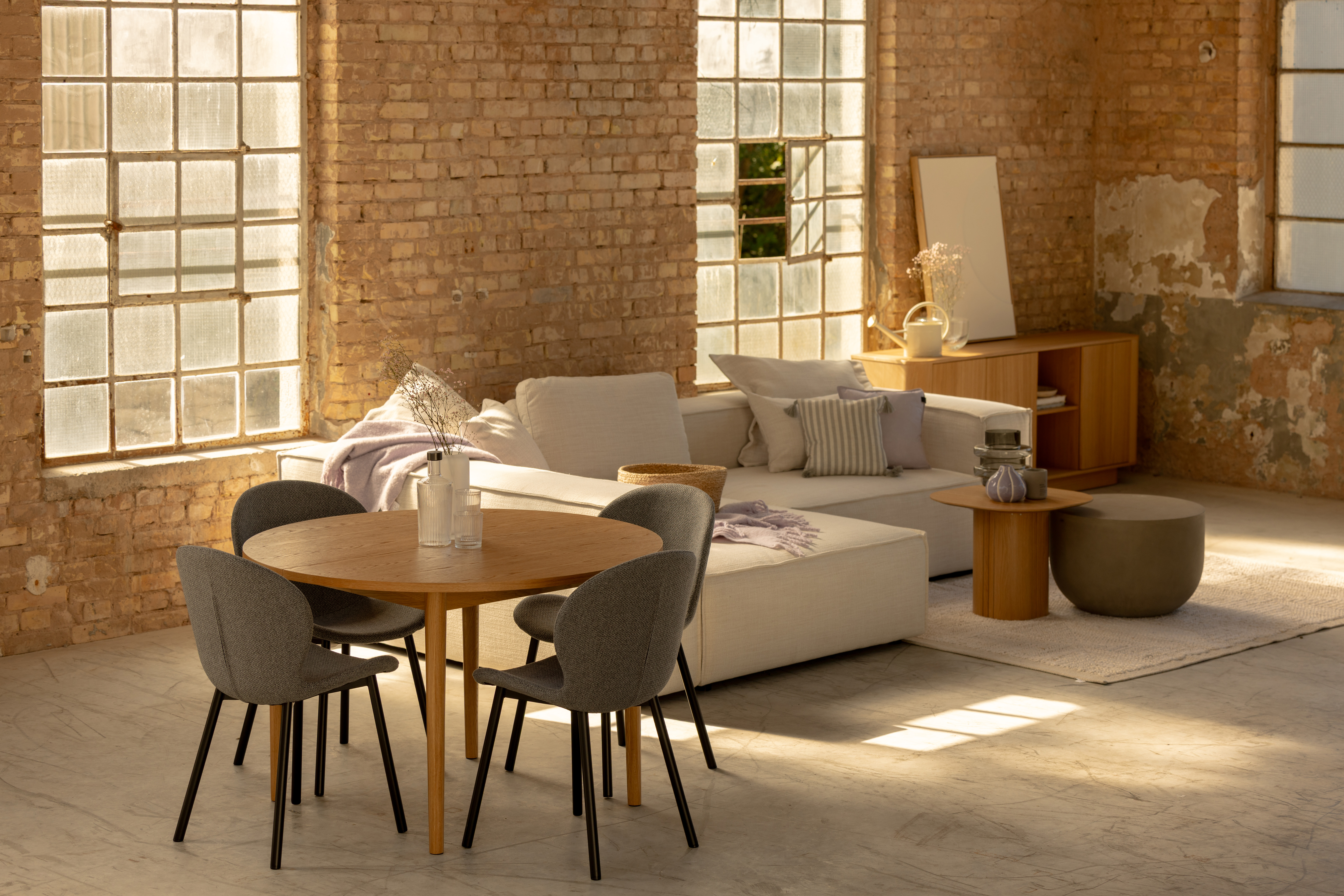 FAEE STEMINIG dining table