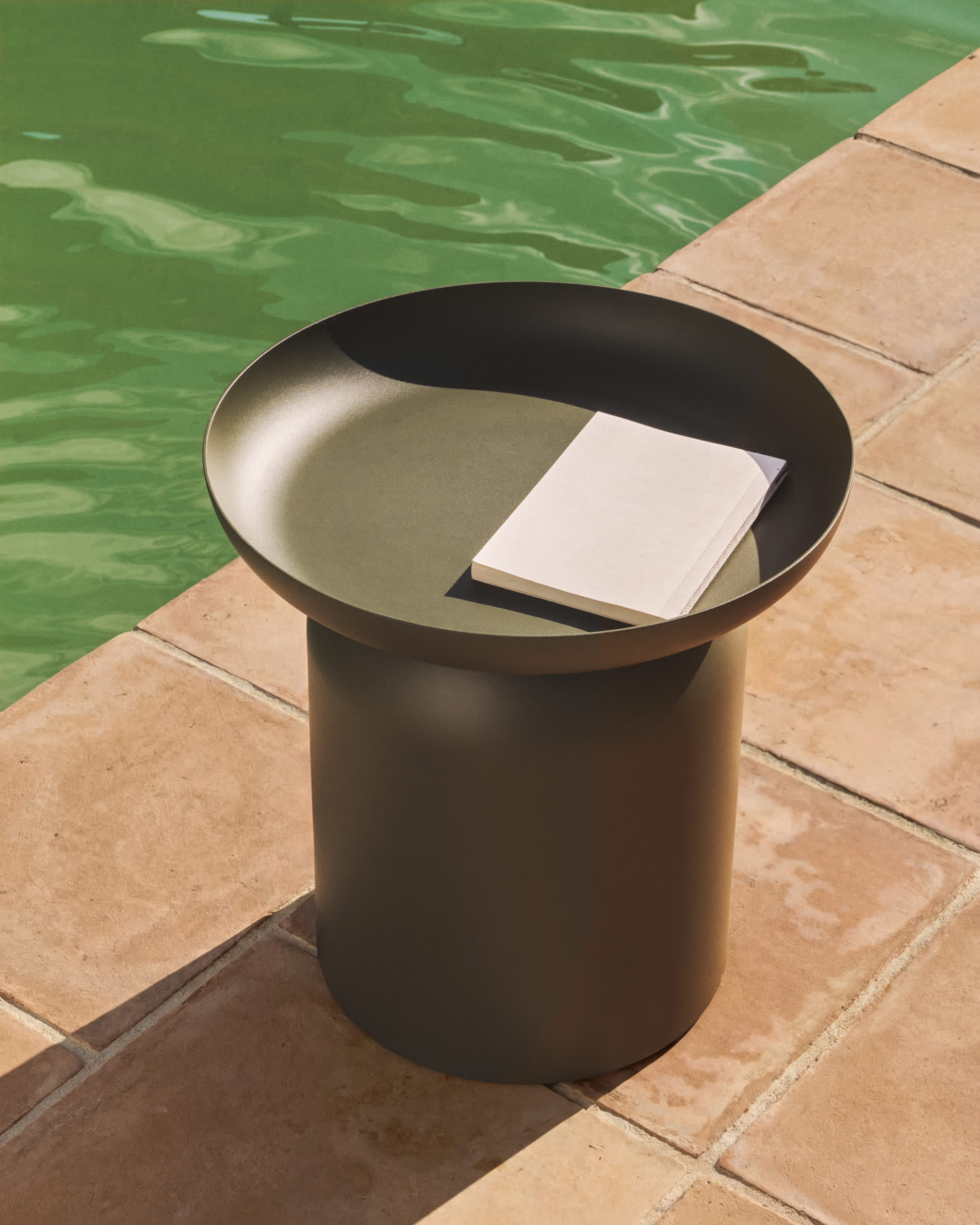 KAVE HOME Side table Outdoor ARCOLA