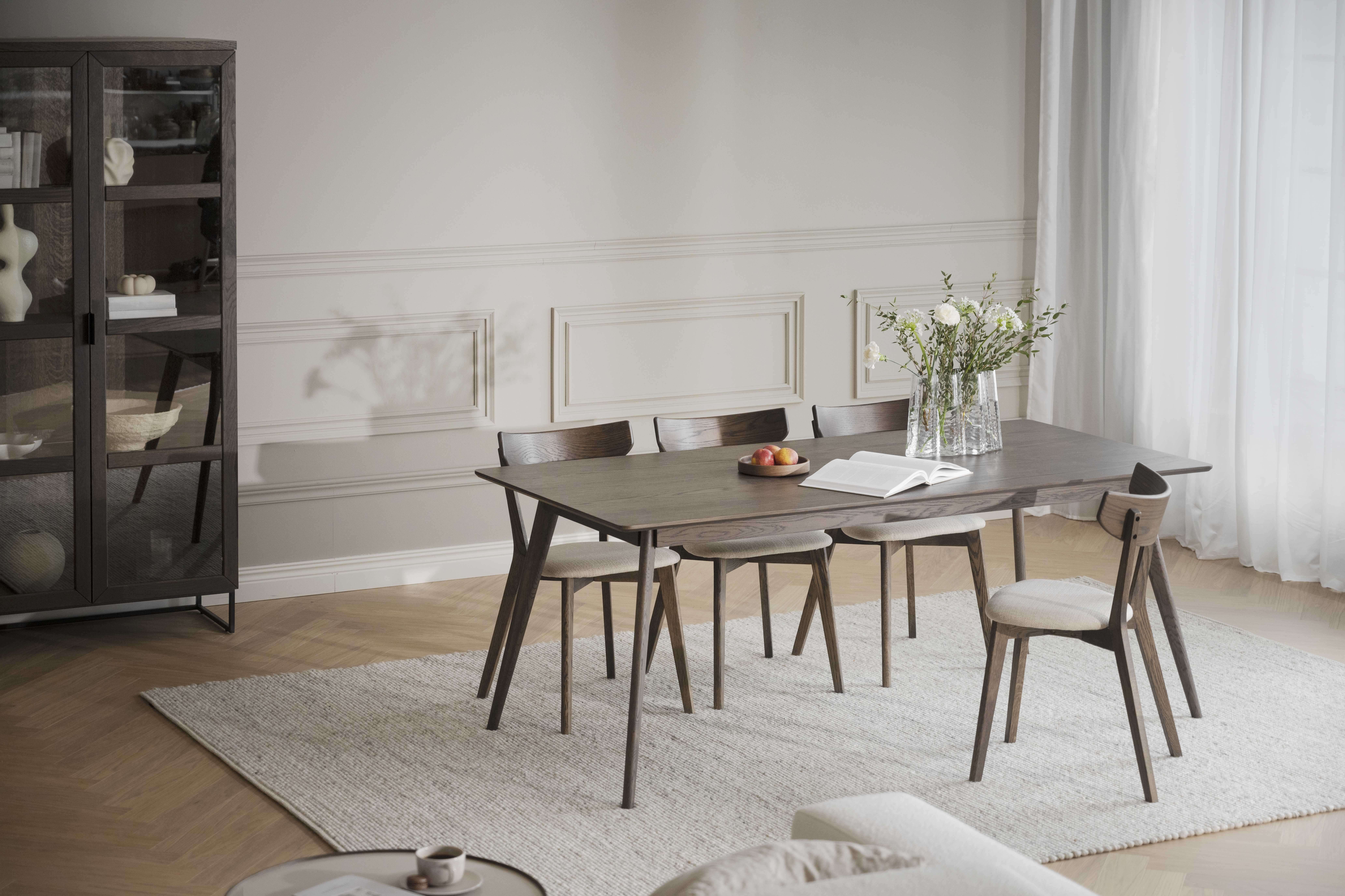 Rowico dining table YUMI