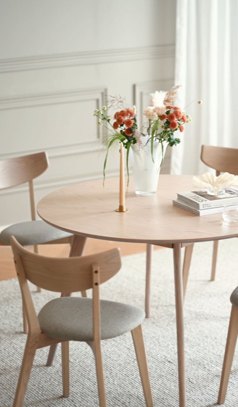 Rowico dining table YUMI