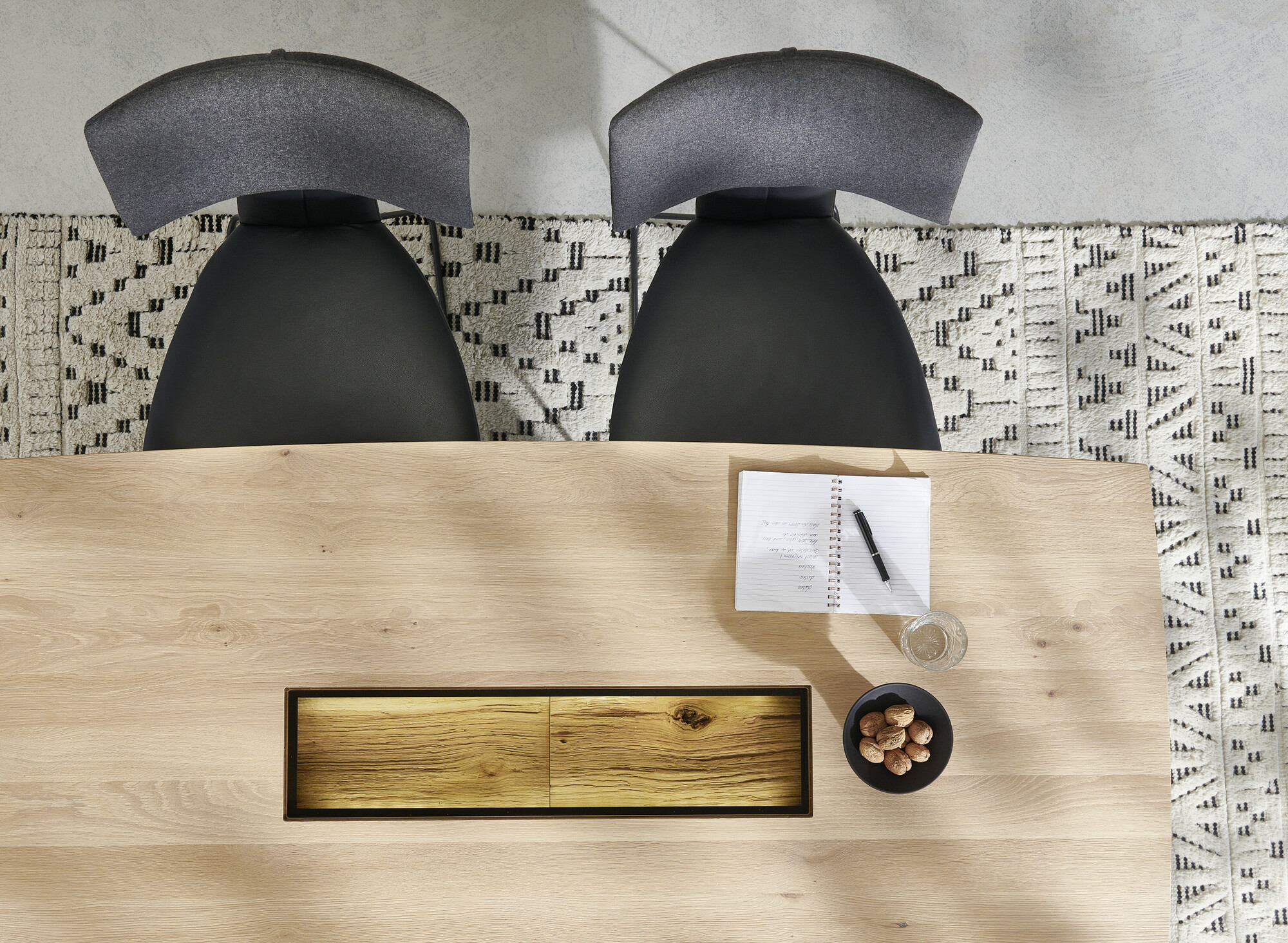HARTMANN Kilva dining table